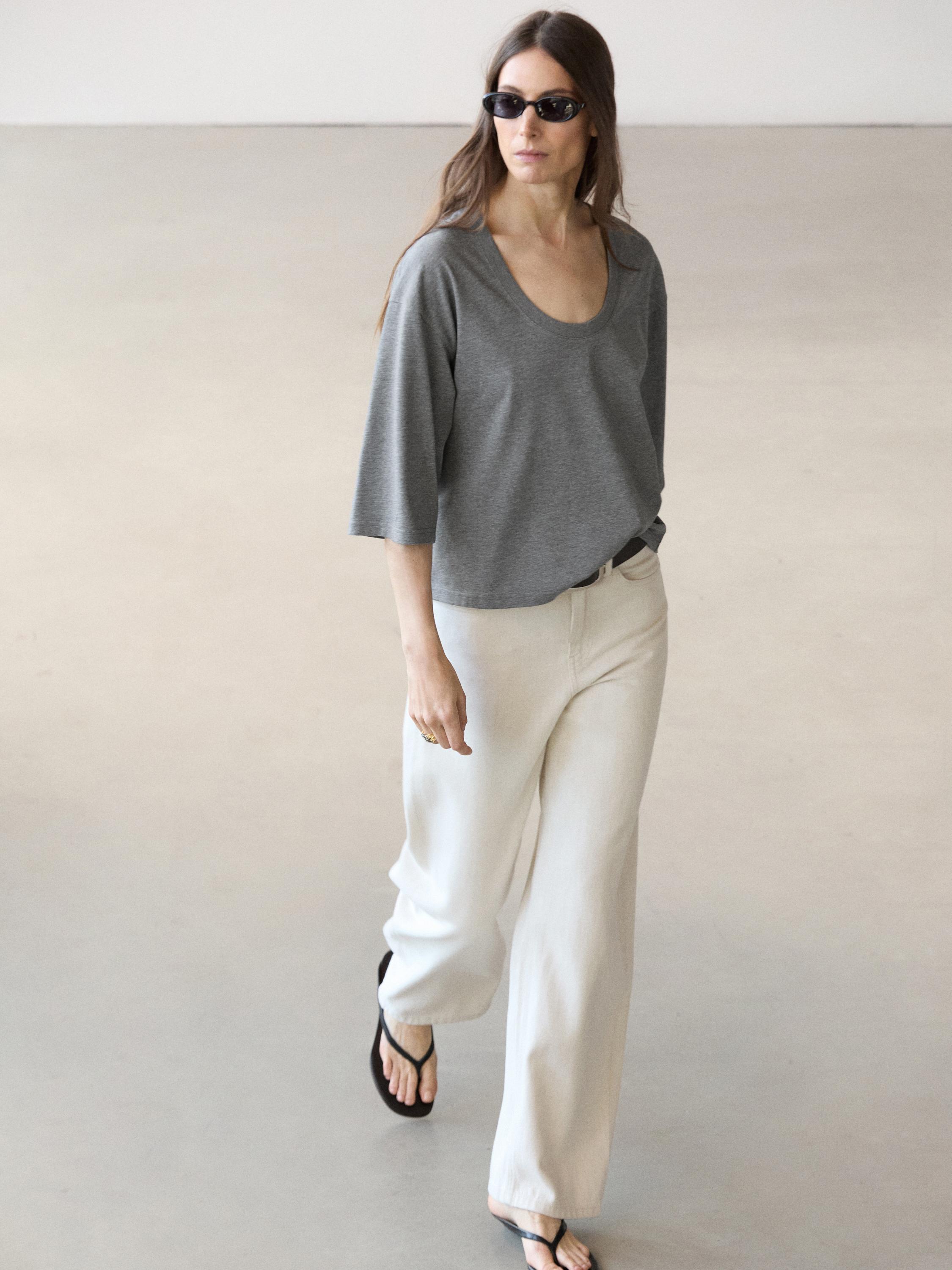 100% cotton scoop neck T-shirt